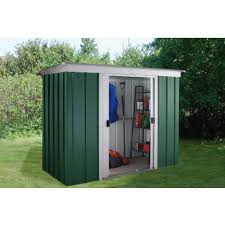Vous partez examiner votre jardin et en y réfléchissant bien, le long du mur dans le fond, il serait sûrement possible d'installer une cabane pour loger tout. Abri Jardin Metal Yadua Toit Plat 2 20m Pas Cher A Prix Auchan