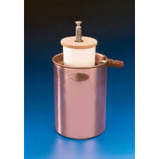 It is constituted of zinc and copper electrodes immersed in zinc sulfate and copper sulfate solutions respectively. Daniel Cell King Mariot Medical Equipment