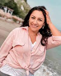 Alexandra irina măruță, better known by her stage name andra, is a romanian singer and judge at românii au talent. Andra