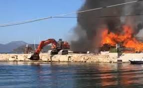 Marmaris'te yerleşim alanlarına yakın yerde yangın çıktı. 2 Million Lira Boat Turned Into Ashes In The Fire In Marmaris News2sea