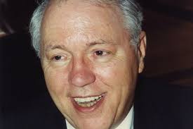 Holzbaustudierende entwerfen und bauen ein Fußball-Kassenhäuschen