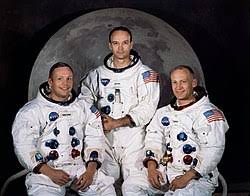 Durant huit ans, il subit un entraînement de plus en plus difficile, assumant courageusement tous les risques d'un voyage vers l'inconnu total. Apollo 11 Wikipedia