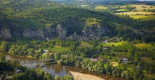The black diamonds of the dordogne: A Car Tour To Discover The Dordogne Valley