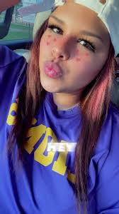 Amber Barham's Instagram, Twitter & Facebook