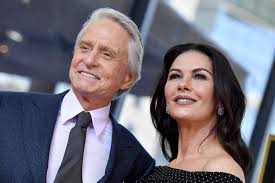 She first made a name for herself in the early 1990s when she starred in the yorkshire television comedy/drama series the darling buds of may (1991). Michael Douglas Catherine Zeta Jones Dieses Familienmitglied Spendet Trost Gala De