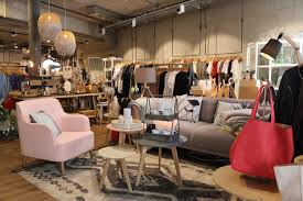 La Partie Salon Du Concept Store Ici Tu Peux Prendre Le Temps De Boire Un The