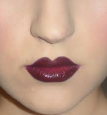 1920s Lips The Lips Were Coloured In A Deep Plum Or Reddish Brown The Width Of The Lip Was Usually Shortened And A C Cupids Bow Lips 1920s Makeup Cupids Bow