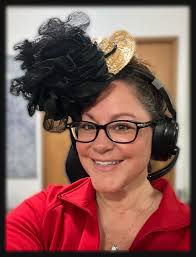 I'm not sure I will have time to make a strand of lights because of the  other crochet commitments I just made to my teenager, but I made Robin the  Goose a