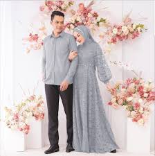 Belum lagi kain yang digunakan sebagai media pengaplikasiannya akan disesuaikan sehingga model baju brokat terlihat sempurna. Jual Baju Couple Kebaya Kondangan Kekinian Terbaru Lazada Co Id