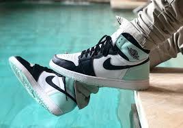 Jordan Retro 1 High Og Black White Blue Air Jordan 1 Retro High Og Igloo Sneakernews Com Sneakers Men Fashion Air Jordans Sneakers