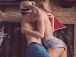 Bien faire l'amour, c'est donc faire plaisir à son homme ou à sa femme, or, le/la voir épanoui(e) est bien la raison pour laquelle on est ensemble, c'est même si le fondement des prélis, et en particulier de cette phase de séduction, consiste à se tourner autour, on peut être plus direct(e) et passer par. Le Conseil Sexy Du Lundi Comment Savoir Si Mon Ma Partenaire Et Moi Sommes Prets A Faire L Amour L Etudiant Trendy