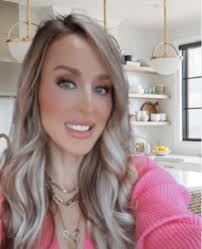 Kristin Crabtree's Instagram, Twitter & Facebook