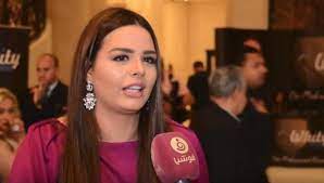 هنادي الكندري أوضحت في حوارها أن الصورة المتداولة بشدة قديماً ليست لها وإنما صورة مركبة بفعل برامج الفوتوشوب وهي تعترف أنها قامت بعملية تجميل واحدة ألا وهي تجميل أنفها. Ù‡Ù†Ø§Ø¯ÙŠ Ù…Ù‡Ù†Ø§ Ù‚Ø¨Ù„ ÙˆØ¨Ø¹Ø¯ Ù…Ø¬Ù„Ø© Ø§Ù„Ø¬Ù…ÙŠÙ„Ø©