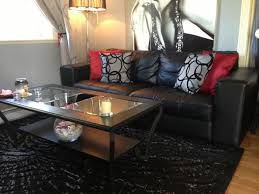 Black And White Pillows On Brown Leather Couch 250 Black Leather Couch Leather Couches Living Room Black Leather Couch Couch Decor