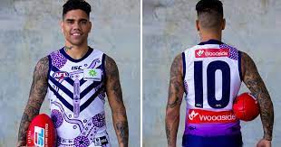 There's plenty of meaning behind fremantle's 2021 indigenous jumper, which was designed by former player des headland . Fremantle To Wear Clash Indigenous Jumper For Indigenous Literacy Day