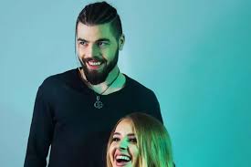Acestia sunt ilinca si alex florea, cu piesa ''yodel it''. Il Mai È›ii Minte Pe Alex Florea Reprezentantul Romaniei La Eurovision 2017 Acum Lucrez Ca FaianÈ›ar Galerie Foto Stiri Vedete Si Evenimente Viva Ro