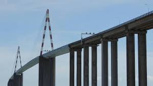 Choc à Saint-Nazaire: Client Uber Se Jette du Pont! 😱 - Imagen principal del artículo