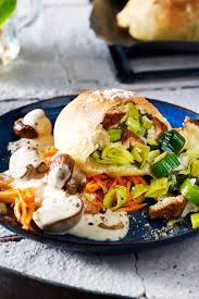 Veggie Kraft Knodel An Cremigen Champignons Rezept Lecker Rezept Rezepte Vegetarische Rezepte Fleischlose Gerichte