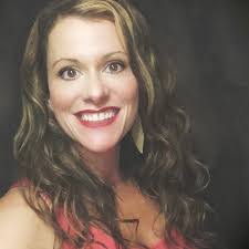 Amanda Suhay's Instagram, Twitter & Facebook