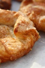 Kouign Amann Valide Par Mes Bretons A Moi Les Douceurs De La Famille Praline Kouign Amann Kouign Recette Kouign Amann
