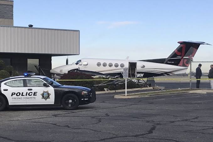 17-year-old girl sneaks onto plane ile ilgili görsel sonucu"
