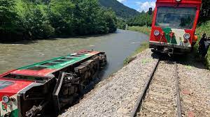 Maybe you would like to learn more about one of these? Nach Murtalbahn Unfall Warten Auf Bergung Steiermark Orf At