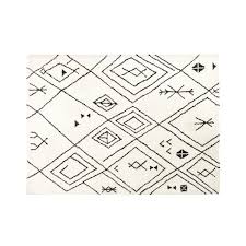 Tapis Tufte Ecru Motifs Graphiques Noirs 140x200 Sur Maisons Du Monde Piochez Parmi Nos Meubles Et Objets Deco Et Faites Tappeti Tappeti Berberi Grafica Nera