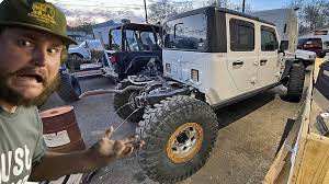 The jeep gladiator gets a unique camper courtesy of adventure trailers turning it into the ultimate overlander. Youtuber Proves Cutting A 2020 Jeep Gladiator In Half Isn T Always A Bad Idea