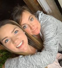 I'm 22 days away from surgery and I am over eating!! I'm thinking of doing  a cabbage soup fast. Only a promise to God is going to get me through this  😩