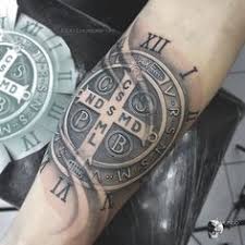 Los fieles de la iglesia católica pocas veces han sido testigos del rompimiento de las tradiciones, ya sea la procesión de santos, la bendición urbi et orbi. 20 Ideas De Tatuaje De San Miguel Tatuaje De San Miguel San Miguel Tatuajes Religiosos