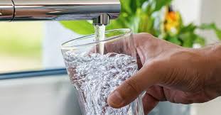 bottled water vs. tap water: pros and cons