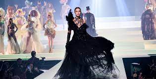 La haute couture est une exception française et comme l'indique le nom de la fédération, l'art débuté sous louis xiv et perfectionné par rose bertin qui sublimait ulyana sergeenko with dita von teese and ornella mutti after her fw 2020 show during paris fashion week, january 2020. Haute Couture Spring 2020 Best Looks Of Haute Couture Spring 2020