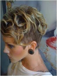 Women with textured hair can sometimes feel that they have to forego super short styles because medium length hair will be unflattering to their curl . Short Curly Shaved Hairstyles For Women 21 Lively Short Haircuts For Curly Hair Styles Weekly Image Source Styles Frisuren Trendige Frisuren Lockige Frisuren