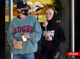 However, she could be dating someone in private. Billie Eilish Fans Having Meltdown Over Queerbaiting Accusations