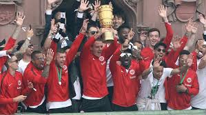 17.01.2021, 16:25 uhr | dpa. Bundesliga Frankfurt Feiert Die Pokalhelden Um Niko Kovac Und Will Die Bankenturme Zum Wackeln Bringen