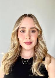 Alejandra Gray's Instagram, Twitter & Facebook