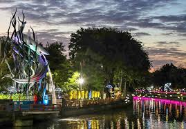 Okupansi meningkat, hotel di surabaya hanya buka separuh warga surabaya, tolong simak peringatan dari kombes jhonny edison khofifah: Where To Go To Surabaya During Summer Vacation 10 Best Attractions Allindonesiatourism Com