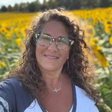 LIBRARIAN OF THE DAY is Luiza Herbst of Maugham School in Tenafly NJ. I had  a wonderful visit there last Thursday.