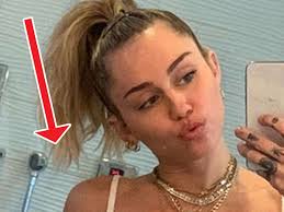 Miley cyrus, like a lot of disney stars, has more or less grown up in front of our very eyes. Zu Viel Haut Gezeigt Miley Cyrus Ermahnt Doch Die Bilder Sind Noch Online Stars