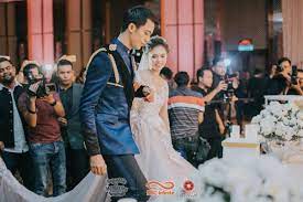 Bella went for a checkup after noticing that she had symptoms of coronavirus. Singapore Singer Actor Aliff Aziz Dayang Ara Nabellah Awang Astillah At Top Glove Tower Kuala Lumpur Wedding Story Wedding Magazine Elegant Wedding