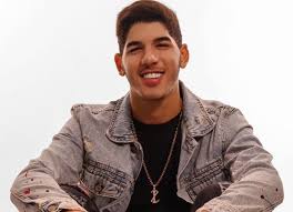 A new music service with official albums, singles, videos, remixes, live performances and more for android, ios and desktop. Sucesso Com O Piseiro Ze Vaqueiro Distribuiu Cds Em Feiras Antes Da Fama Quem Entrevista