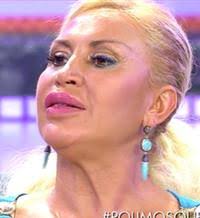 Antonio David Flores olvida los problemas relajándose en la playa