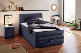 Profitiere von unseren verschiedenen designs, der reichen auswahl an farben wie beispielsweise boxspringbetten in smaragdgrün, größen wie 140x200 cm und stoffarten wie samt oder velour. Blaues Boxspringbett Online Kaufen Otto