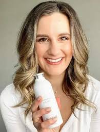 She's glowing, she's radiant, and she's officially part of the #WhiteRose  family! 🧡 With papaya extract + niacinamide, achieve that kutisulit na  glow-up just like Ashtine Olviga! Stay tuned