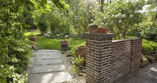 So Wirken Kurze Und Breite Grundstucke Tiefer Schmaler Garten Garten Garten Ideen