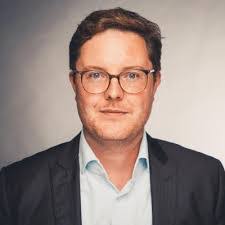 Chris Maslowski's Instagram, Twitter & Facebook