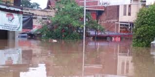 Banjir di kabupaten bandung mencakup 15 daerah, di antaranya kecamatan rancaekek sungai citarum yang meluap di kabupaten bandung, jawa barat, menyebabkan banjir sehingga lebih dari. Banjir Rendam 9 285 Rumah Di Kabupaten Bandung Bnpb