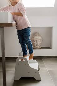 Kindsgut Holztritt Tritt Hocker Stufe Hellgrau Hocker Fur Bad Kuche Oder Kinderzimmer Fur Kinder Und Babys Deko Haus Tritthocker Hocker Tritthocker Kind