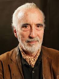 Christopher Lee conoció a los asesinos de Rasputín, cazó nazis, grabó heavy  metal, hablaba 9 idiomas y era primo de Ian Fleming. Fue el único actor de  “El Señor de los Anillos”