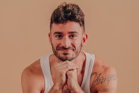 Julien: «Vull publicar un parell de cançons i gaudir de la visibilitat que  he tingut aquests mesos»